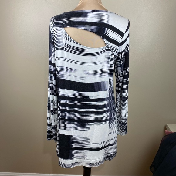 Soma geometric knee-length dress, size Medium, cutouts on front and back - Picture 4 of 6